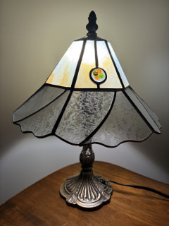 鈴木彩子さん作　ステンドグラスランプシェード